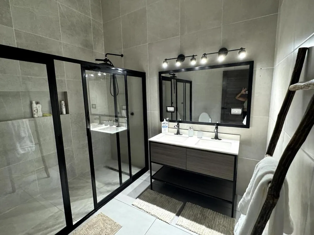 Charming 3Bedroom House In טולום