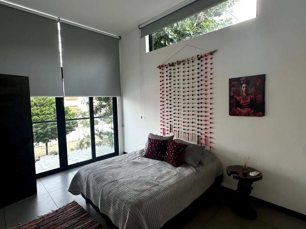 Charming 3Bedroom House In טולום